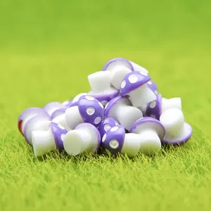 Miniatur lila Harz Pilz Figuren Detailaufnahme für Moos Terrarium DIY Dekoration Zubehör.