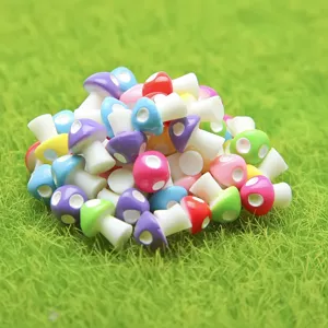 Mini bunte Harz Pilze Nahaufnahme, perfekt für DIY Mikro Landschaft Moos Terrarium Dekoration.