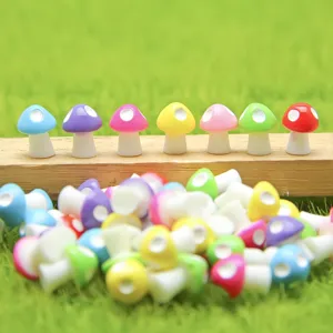 Mini bunte Harz Pilz Detailansicht fuer Moos Terrarium DIY Handwerk Landschaftsdekor.