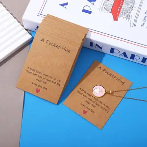 Ensemble de cartes de vœux étreinte de poche avec collier cœur, cadeau d'encouragement émotionnel.
