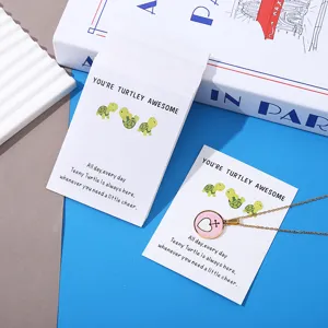Carte de câlin de poche d'encouragement de tortue mignonne avec collier délicat, cadeau idéal.
