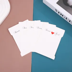 Weiße Papier Schmuck Display Karten für Haarschmuck Verpackung Set von fünf Stück.