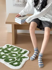 Simpatiche calze corte a righe da donna, calzini di cotone stile college per la primavera.