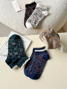 Women's floral lace trim short socks, Japanese vintage style cute cotton socks for daily wear.