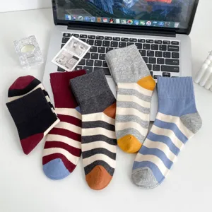 Calzini in cotone a righe stile college da donna, calzini corti a tubo, primavera autunno.