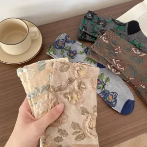 Women vintage floral mid-tube socks retro ethnic casual cotton daily wear cute socks.