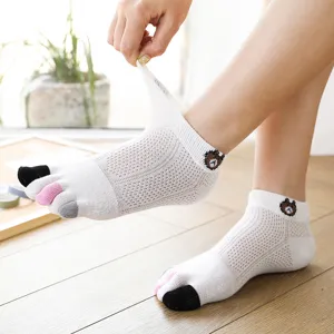 Femmes Mignon Cartoon Ours Broderie Cinq Chaussettes d'Orteils Pur Coton Respirant Maille Tube Court Chaussettes de Bateau Orteil Fendu Habillement