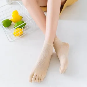 Women solid color mesh five toe socks, pure cotton short boat socks for summer daily wear.