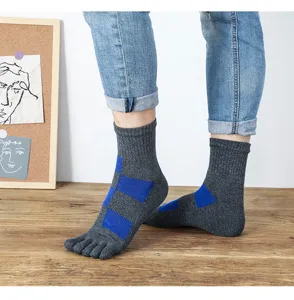 Men's thick cotton five-toe socks with blue square pattern, mid-tube warm winter socks.