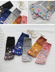 Comfortable women's five-finger cotton socks with cute cartoon star and rabbit design detail.