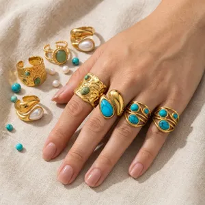 Detailansicht des Vintage Edelstahl Rings mit Türkis und Perle Inlay für Damen.