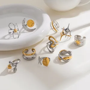 Dettaglio set anelli aperti creativi bicolore oro argento in acciaio inox retrò.