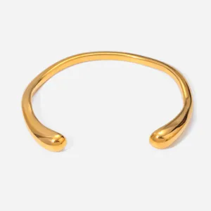 Goldenes unregelmäßiges offenes Armband Detail, Vintage Metall Textur für Damen Alltag.