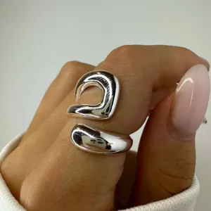 Retro Nische unregelmässig hohl offen Edelstahlring für Damen Stapelschmuck Detail