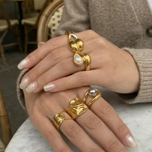 Grof onregelmatig metaal golvende stapelringen open verstelbare vinger sieraden detail
