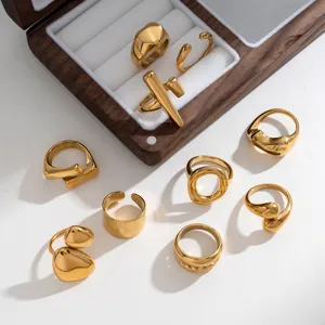 Conjunto de anillos abiertos dorados irregulares, diseño de nicho en acero de titanio.