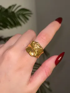 Anello in acciaio inossidabile retro stile europeo blogger stesso grosso anello oro