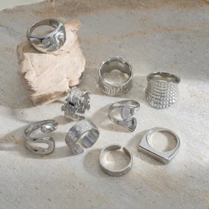 Zilverkleurige stapelbare ringen set met minimalistische en gotische ontwerpen voor trendy dagelijks.