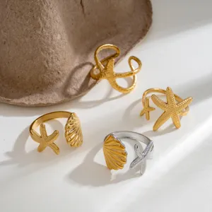 Detailansicht von Edelstahl Seestern und Muschel Offener Ring, trendiger Ozean Stil Schmuck.