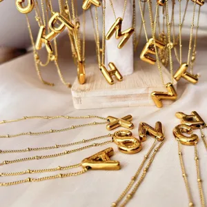 Collana in acciaio al titanio 26 lettere inglesi stile europeo gioiello di moda.