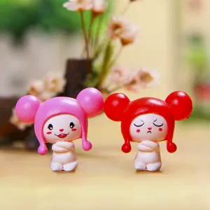 Schattige cartoon muis koppel miniatuur figuurtjes, roze en rode capuchon ontwerp.