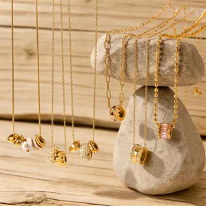 Goldfarbene Edelstein Strass Perle Anhänger Halskette, schicker minimalistischer Schmuck.