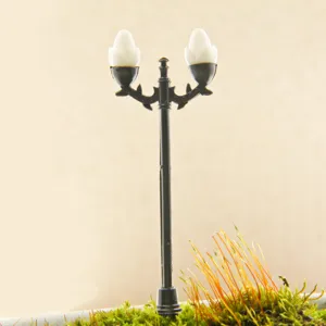 Miniatur Doppelkopf Straßenlaterne Modell DIY Mikrolandschaft Garten Hof Dekoration Requisite