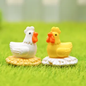 Miniature poulet résine détail vue, belle décoration de micro paysage de jardin mignon.