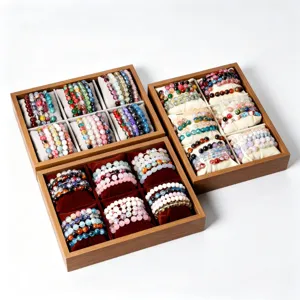 Ensemble de bracelets en perles de cristal colorées avec plateau de rangement