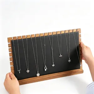 Holz Halsketten Ständer mit schwarzem Leder Panel für Schmuck Aufbewahrung und Präsentation