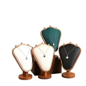 Nussbaum Holz Halskette Display Ständer Set mit Ziegenhorn Form für Schmuck Schaufenster Deko.