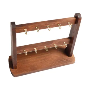 Espositore in legno per portachiavi e gioielli con ganci multipli per piccoli accessori moda.