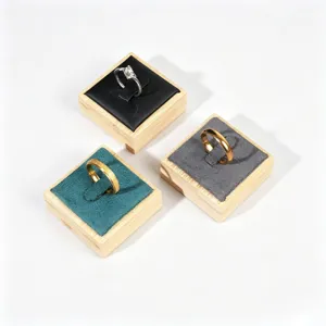 Présentoir à Bagues Carré en Bois de Bambou Surface Velours Cuir Mini Support à Bijoux Organisateur de Comptoir