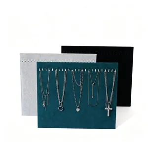 Présentoir de collier en velours organisateur suspendu de bijoux pour vitrine de magasin.