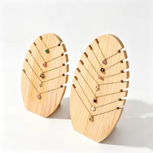 Set espositore per collane a fiamma creativa in legno massello per vetrina di gioielli negozio.