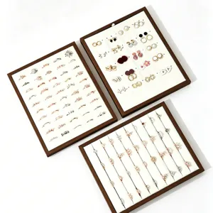 Set di vassoi per esposizione di gioielli in noce nero per anelli e orecchini utili.