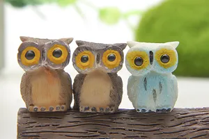 Mini hars uil figuren set, close-up van schattige dierlijke microlandschap decoratie.