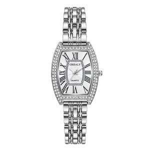 Montre quartz femme tonneau élégante avec lunette en strass et bracelet en acier.