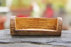 Miniature resin log bench accessory for micro landscape decor, dollhouse and potted plants.