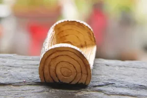 Miniature resin tree stump stool detail view for micro landscape dollhouse decoration props.