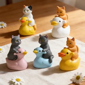 Niedliche Katze und Ente Kunstharz Miniatur Figuren fuer Tischdeko und Mikrolandschaft.