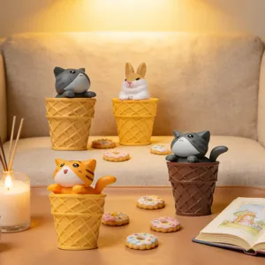 Jene süßen Cartoon-Tierfiguren in Waffeltüten, ideale Schreibtisch- und Autodekorationen.