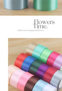 Bunte Satinbänder Rollen für Blumenverpackung, Geschenkverpackung und DIY Basteln.