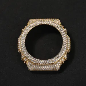 Close-up detail van luxe gouden ijskoude strass horlogekast bezel vervangend onderdeel.