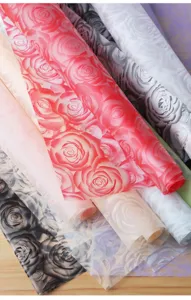 Papel de envolver floral impermeable con diseño de rosa mate para ramos vista detallada