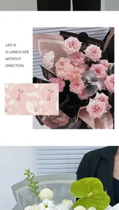 Detailansicht von Blumenverpackungspapier mit eleganten Prägemustern für Sträuße.