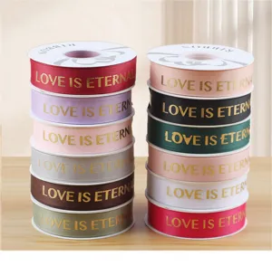 Buntes Ripsband mit Goldprägung, ideal für DIY-Geschenkverpackungen und Blumensträuße.