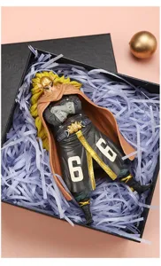 Action figure anime set scatola regalo da collezione con mantello dettagliato e elmo