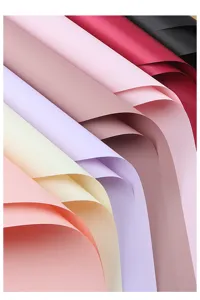 Einfarbiges Ouyapaper Blumenpackpapier Detailansicht mit feiner Textur und bunten Farben.