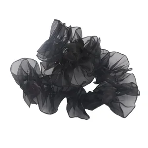 Zwarte gerimpelde mesh stof voor bloemenverpakking en geschenkdecoratie, elegante tullen band.
